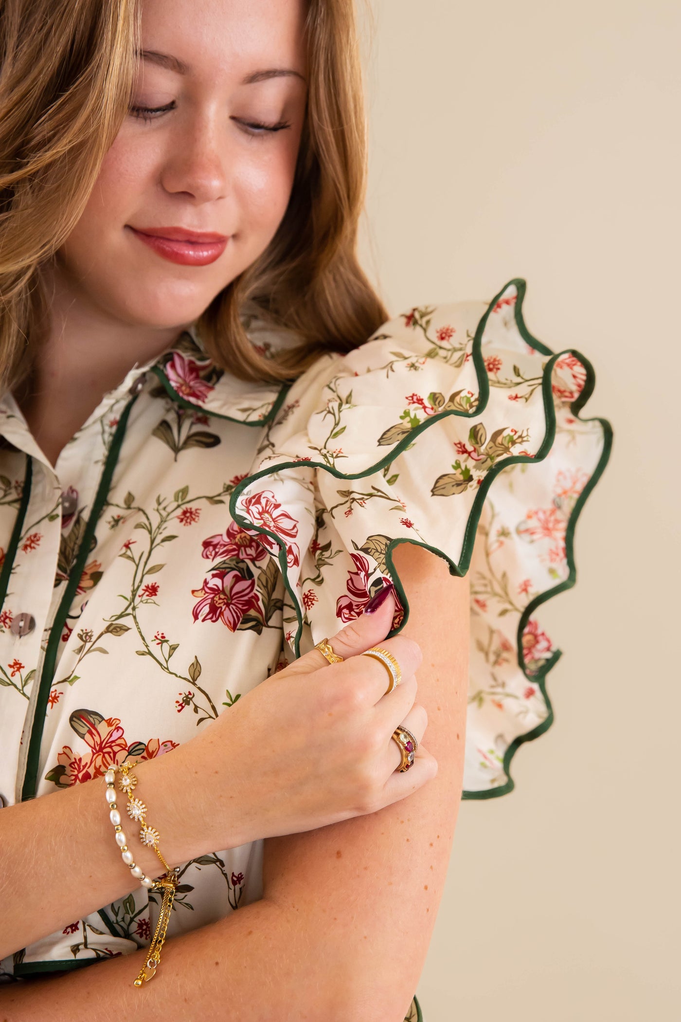 Beige Floral Dress- Women's Short Sleeve Floral Dres- Entro Floral Scalloped Dress